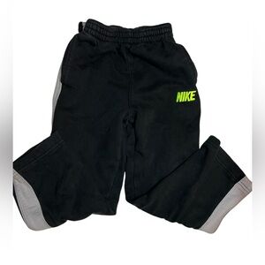 Nike boys sweatpants - Black - Size 5